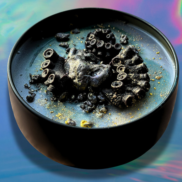 Kraken Unleashed Luxury Wickless Candle: Amber Citrus Musk - Picture 3 of 10